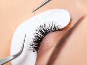 shutterstock_188704016_Application-of-lash-300x225 eyelash extensions course