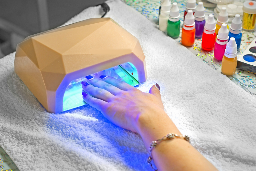 How to do UV gel nails