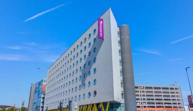 cardiff-bay-external-nail-training-course-venue